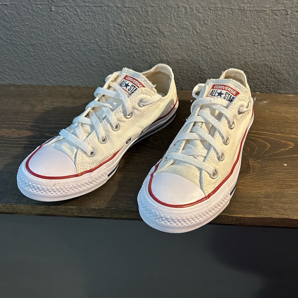 Converse tennis shoes